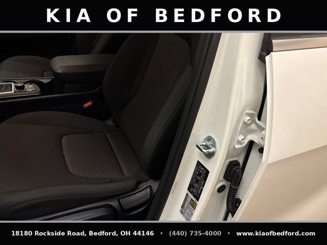 Certified 2025 Kia Sportage LX FWD image 14