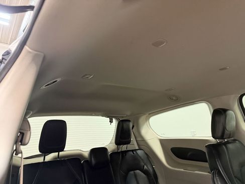 Used 2024 Chrysler Pacifica Touring-L image 70