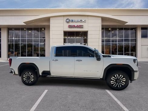 Certified 2024 GMC Sierra 2500 Denali Ultimate w/ Max Trailering Package AWD/4WD image 16