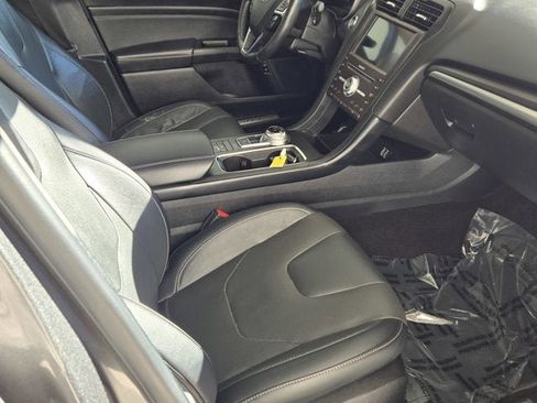 Used 2019 Ford Fusion Titanium image 4