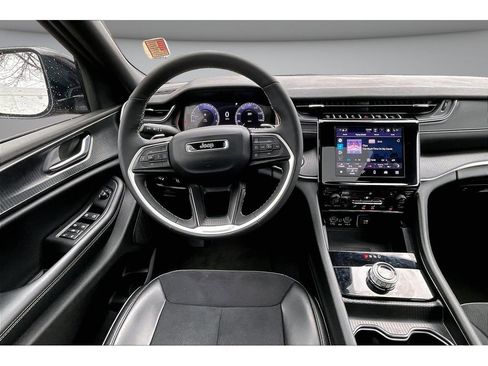 Certified 2025 Jeep Grand Cherokee L Altitude AWD/4WD image 7