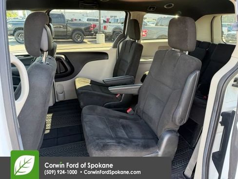 Used 2016 Dodge Grand Caravan SE FWD image 11