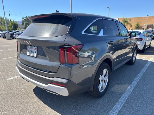 Used 2025 Kia Sorento LX FWD image 4