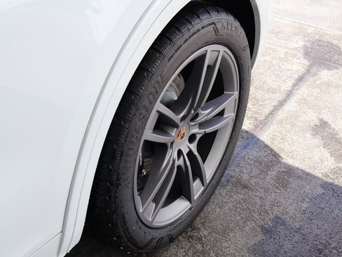 New 2025 Porsche Cayenne image 36