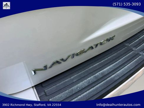 Used 2017 Lincoln Navigator Select AWD/4WD image 9
