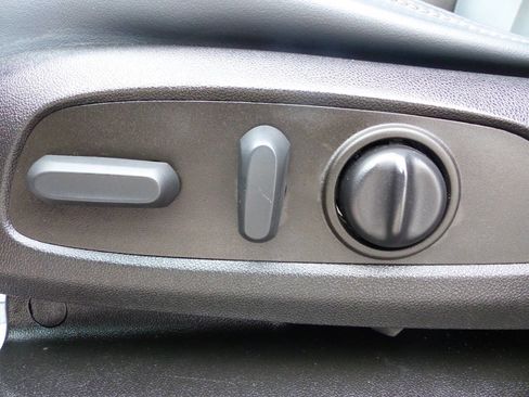 Used 2022 Buick Enclave Essence w/ Sport Touring Edition image 22