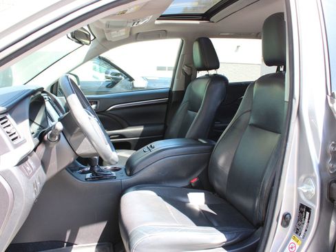 Used 2016 Toyota Highlander Limited AWD/4WD image 16