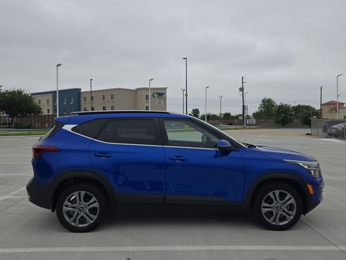 Used 2021 Kia Seltos S FWD image 2