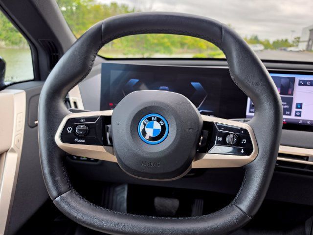 Used 2024 BMW iX xDrive50 w/ Premium Package AWD/4WD image 44