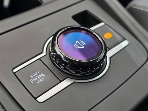 New 2025 Volkswagen Tiguan SE image 14