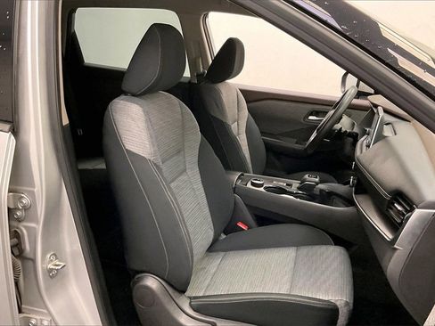 Used 2021 Nissan Rogue SV image 6