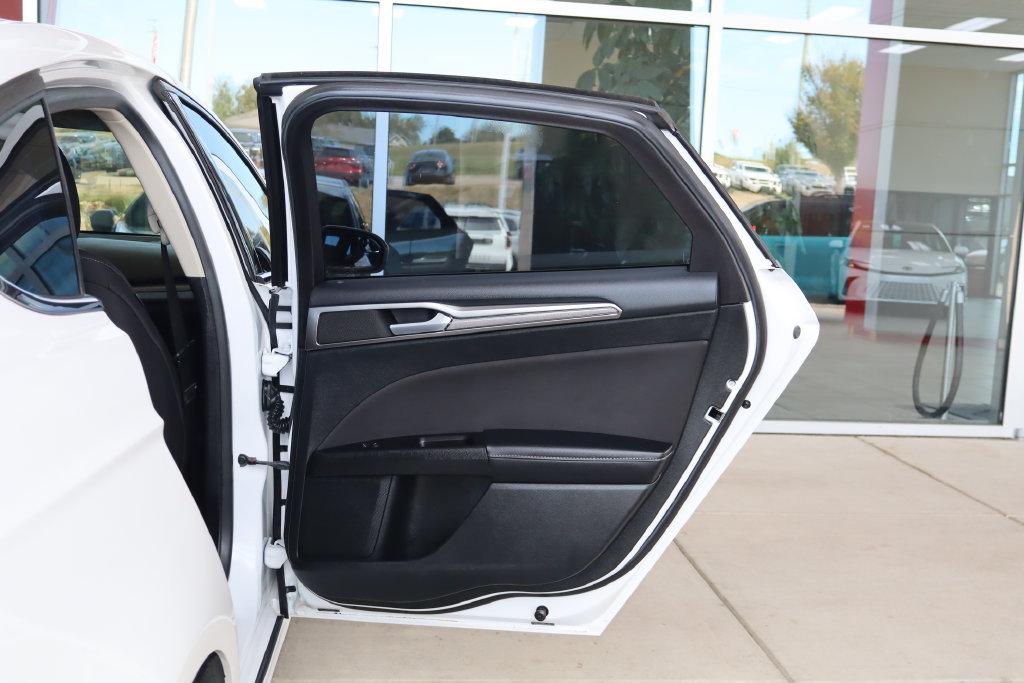 Used 2017 Ford Fusion SE w/ Fusion SE Technology Package FWD image 34