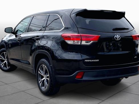 Used 2018 Toyota Highlander LE AWD/4WD image 12