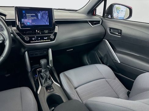 Used 2024 Toyota Corolla Cross SE image 23