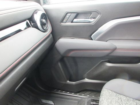 Used 2025 Chevrolet Colorado Z71 image 30