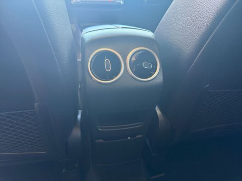 Used 2025 Mercedes-Benz GLB 250 image 25