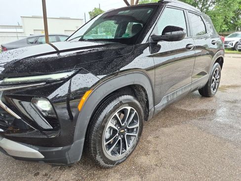 Used 2025 Chevrolet TrailBlazer LT AWD/4WD image 1