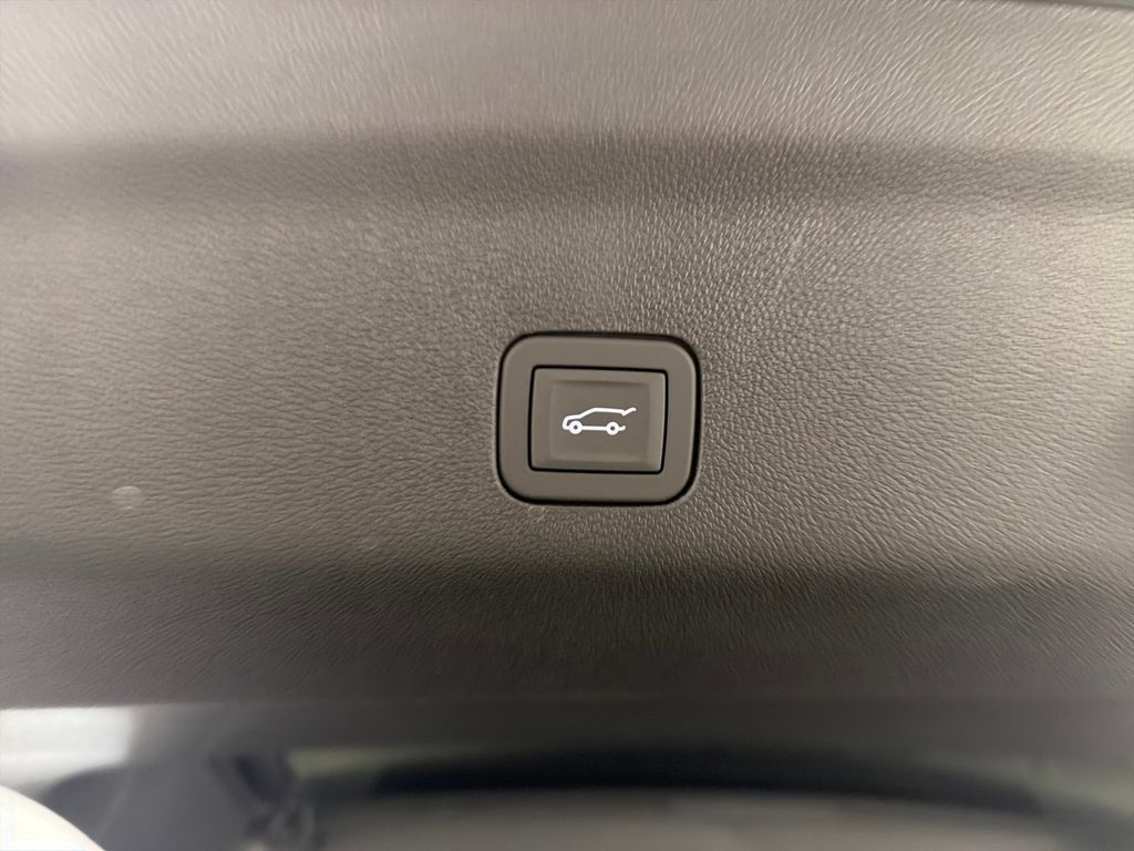 New 2026 GMC Yukon XL Denali Ultimate AWD/4WD image 9