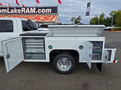 New 2026 RAM 5500 4x4 Crew Cab w/ Laramie Trim Package image 33