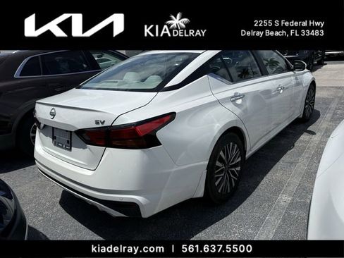 Used 2024 Nissan Altima 2.5 SV w/ SV Premium Package FWD image 2