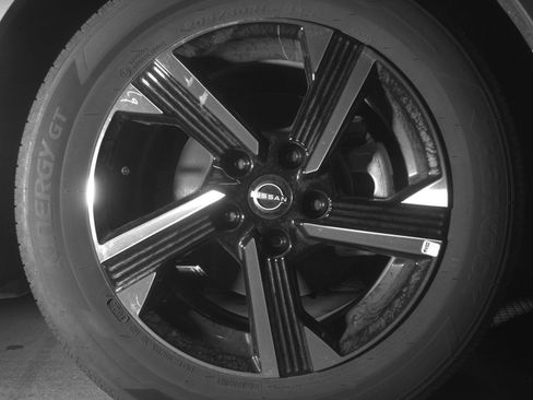 Used 2025 Nissan Sentra SV FWD image 13