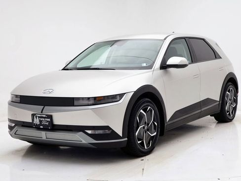 Used 2024 Hyundai Ioniq 5 SEL image 2