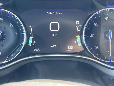 Used 2024 Chrysler Pacifica Touring-L FWD image 25