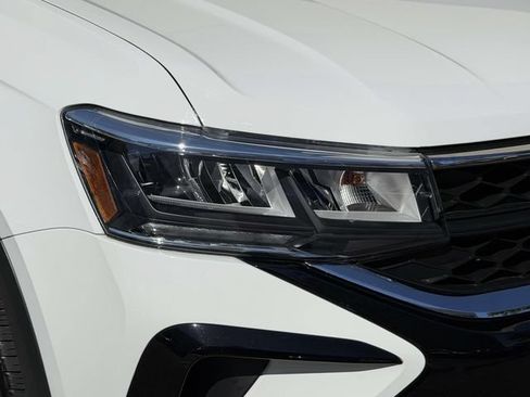 Certified 2023 Volkswagen Taos SE w/ Panoramic Sunroof Package AWD/4WD image 10