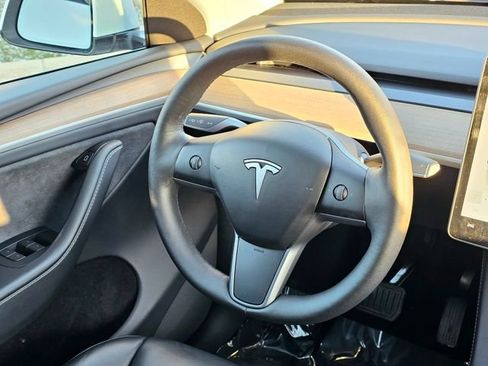 Used 2024 Tesla Model Y Long Range image 27