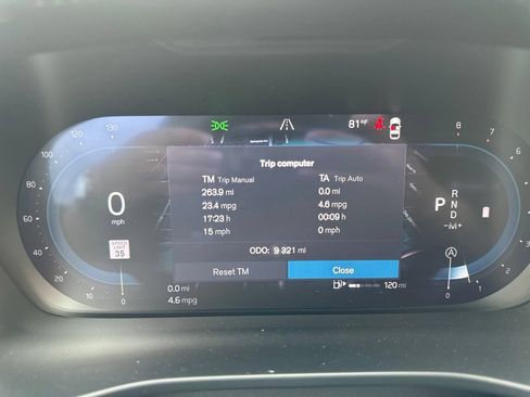 Used 2025 Volvo XC40 B5 Plus AWD/4WD image 23
