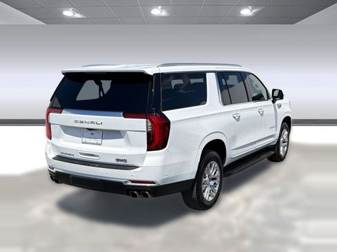 Used 2025 GMC Yukon XL Denali AWD/4WD image 8