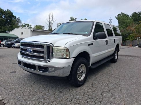 Used 2005 Ford Excursion XLT AWD/4WD image 4