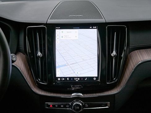 Certified 2023 Volvo XC60 B5 Ultimate w/ Climate Package image 31