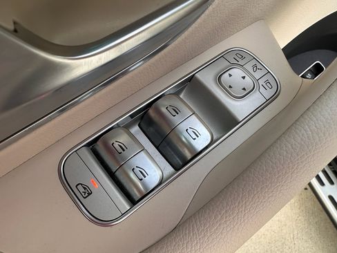 Used 2021 Mercedes-Benz GLS 450 4MATIC image 11