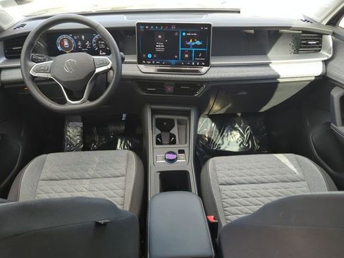 Certified 2025 Volkswagen Tiguan S image 10