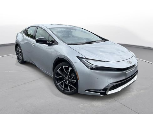 Used 2025 Toyota Prius Plug-In Hybrid FWD image 4