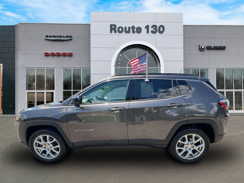 Used 2022 Jeep Compass Latitude AWD/4WD image 5