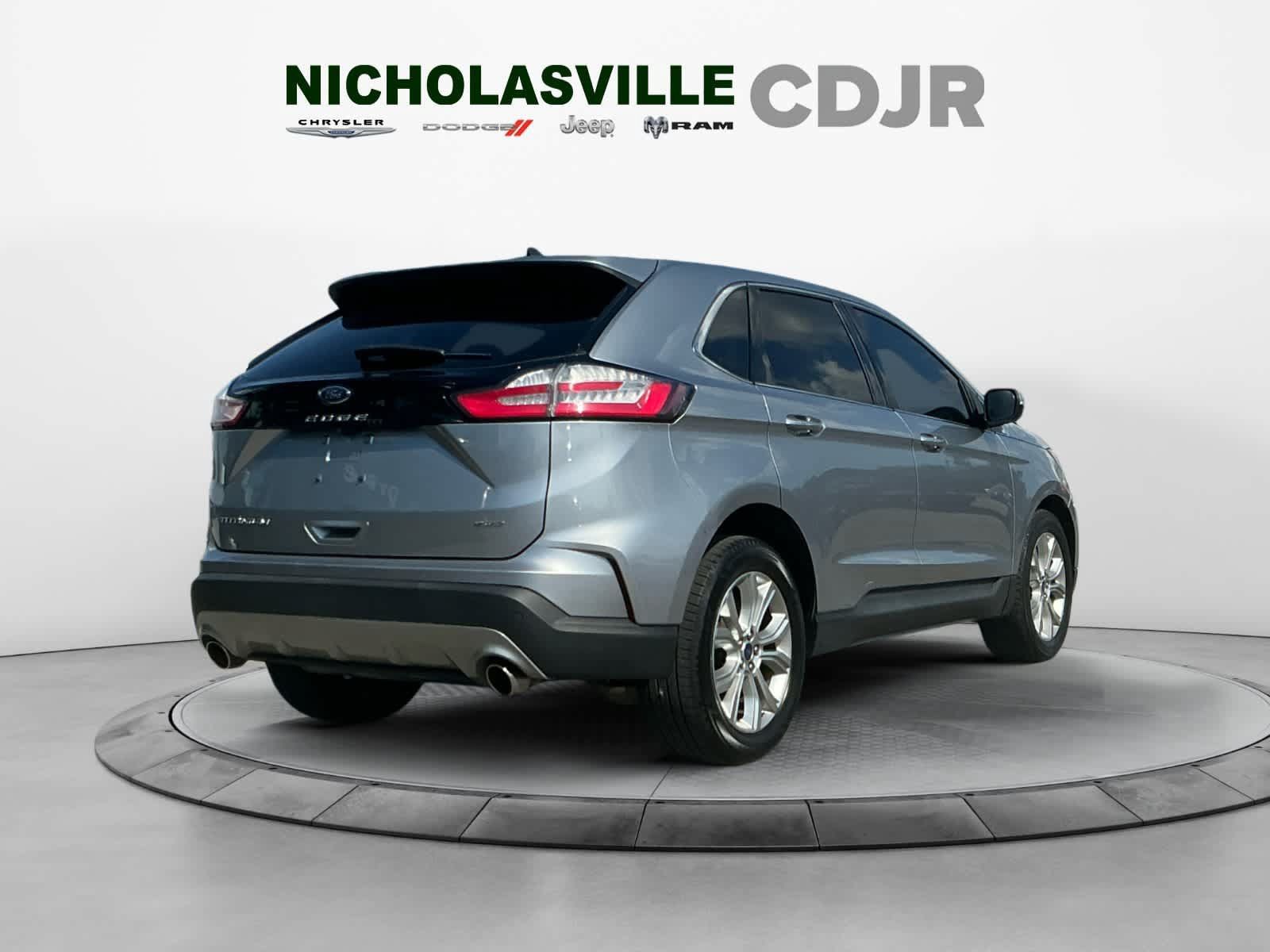 Used 2022 Ford Edge Titanium AWD/4WD image 5