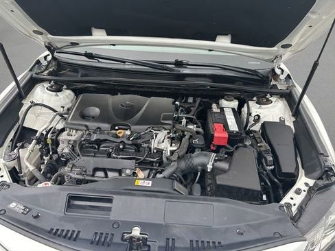Used 2019 Toyota Camry SE FWD image 21