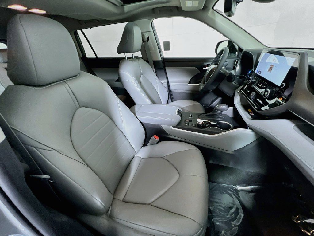 Certified 2026 Toyota Highlander XLE AWD/4WD image 27