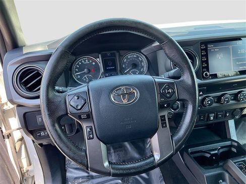 Used 2020 Toyota Tacoma TRD Sport image 11