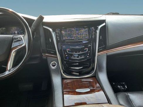 Used 2020 Cadillac Escalade Luxury AWD/4WD image 9