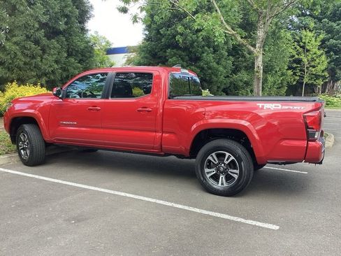 Used 2018 Toyota Tacoma TRD Sport w/ TRD Premium Sport Package RWD image 8