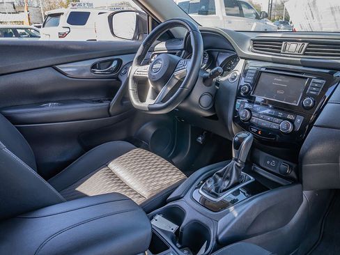 Used 2019 Nissan Rogue SV image 20