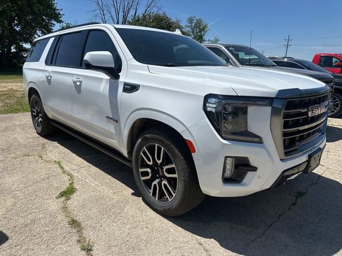 Used 2022 GMC Yukon XL AT4 w/ AT4 Premium Plus Package AWD/4WD image 6