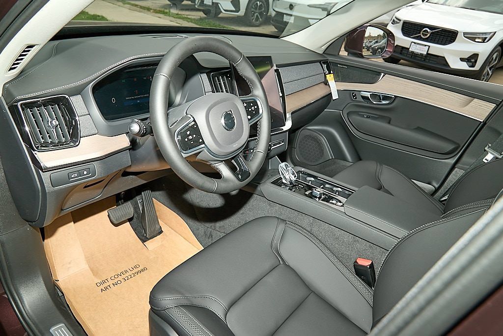 New 2026 Volvo XC90 T8 Plus w/ Protection Package AWD/4WD image 12