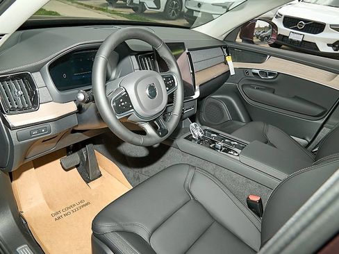 New 2026 Volvo XC90 T8 Plus w/ Protection Package AWD/4WD image 12