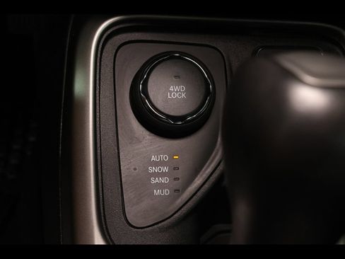 Used 2018 Jeep Compass Latitude w/ Popular Equipment Group AWD/4WD image 12