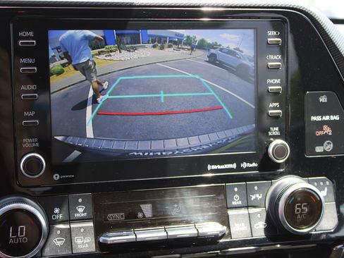Used 2022 Toyota Highlander XSE FWD image 16