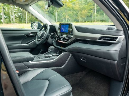 Used 2026 Toyota Highlander XLE AWD/4WD image 19